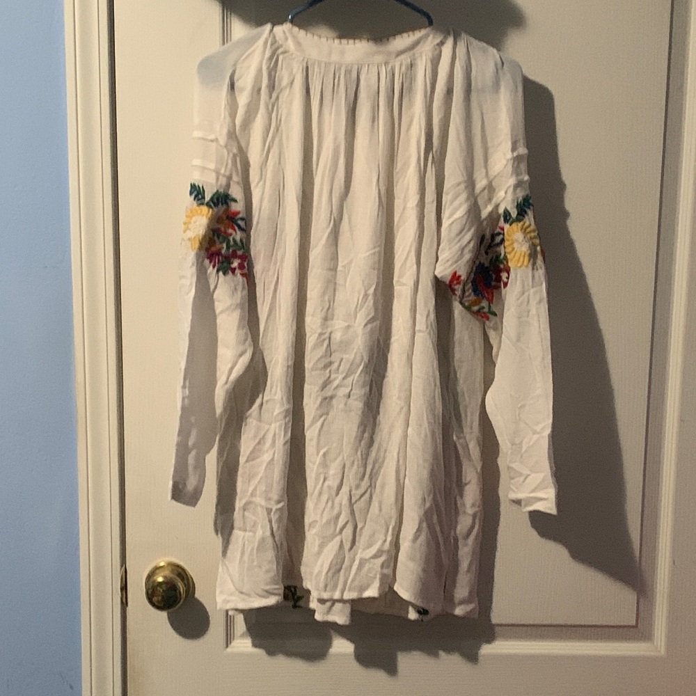Tru Luxe Jeans Cream Tunic with Colorful Embroidery - Picture 6 of 14
